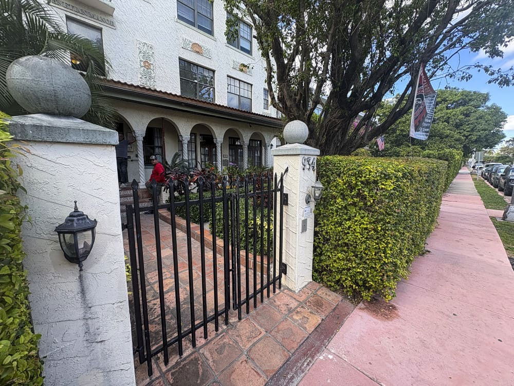 Venetian Manor Condo photo 2